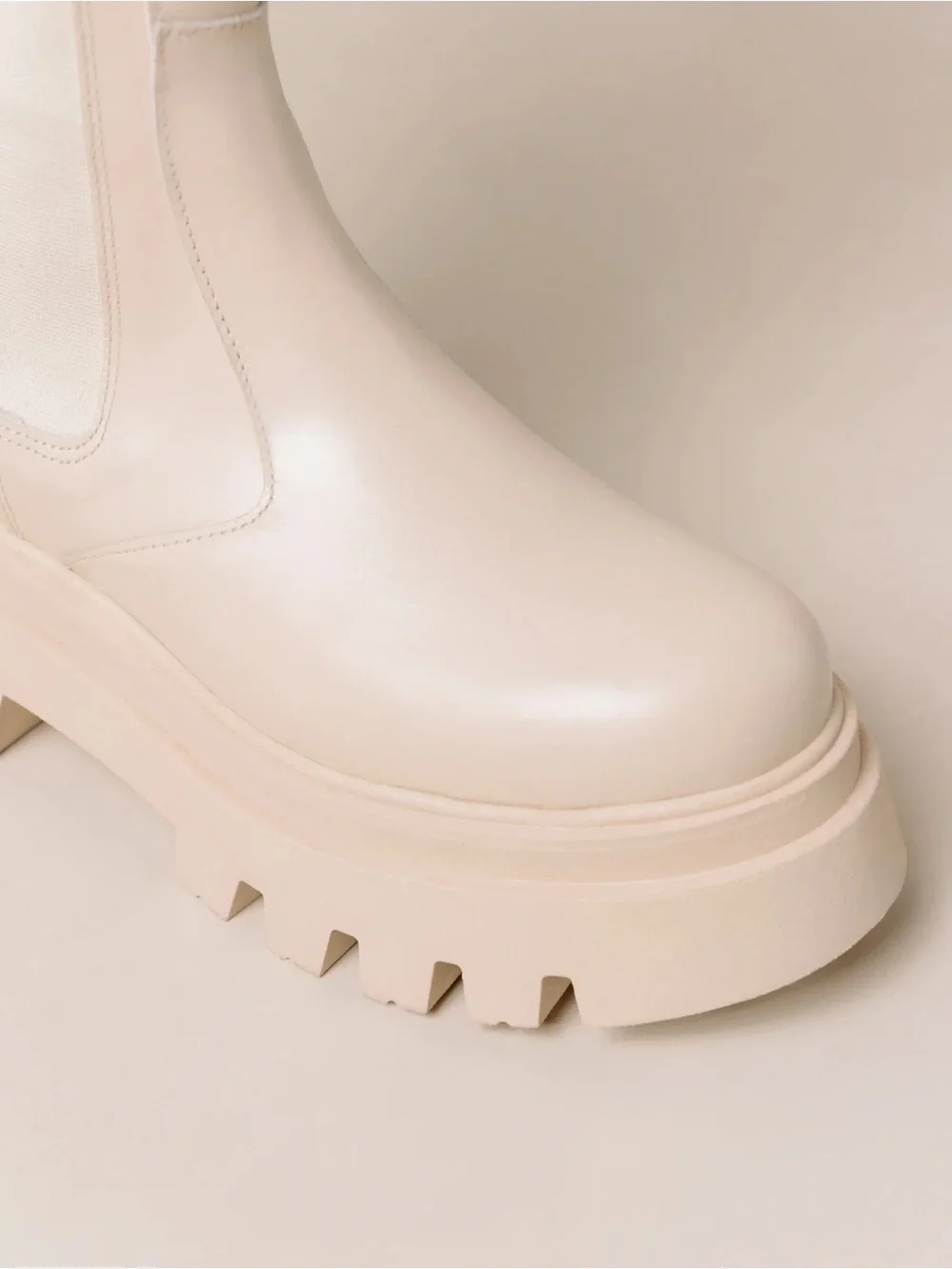 ALOHAS Go Getter Boots in Cream 41